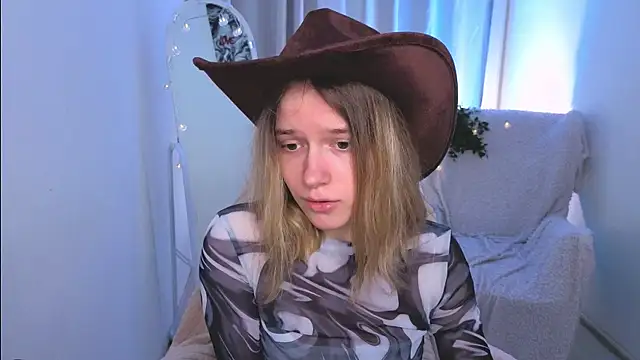 Snapshot of MilanaRayy chatting on 06.23.26 MilanaRayy online show from 06.23.26