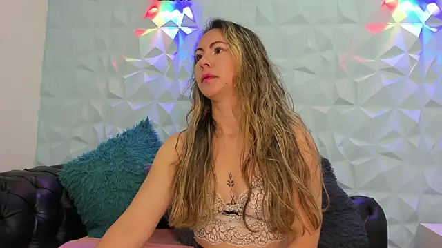 Snapshot of lindsay_cg chatting on 05.18.26 lindsay cg online show from 05.18.26