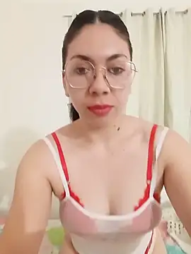 Snapshot of Mia_essence chatting on 06.30.26 Mia essence online show from 06.30.26
