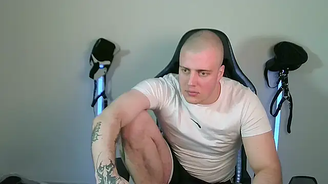 Snapshot of Bigbaald chatting on 05.17.26 Bigbaald online show from 05.17.26