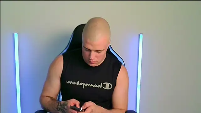 Snapshot of Bigbaald chatting on 07.05.26 Bigbaald online show from 07.05.26