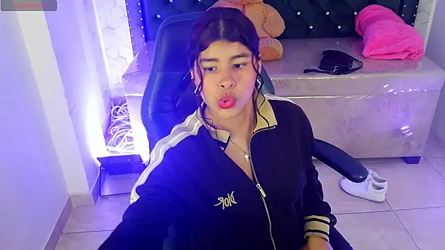 Snapshot of Mia_kittie_m chatting on 05.09.26 Mia kittie m online show from 05.09.26