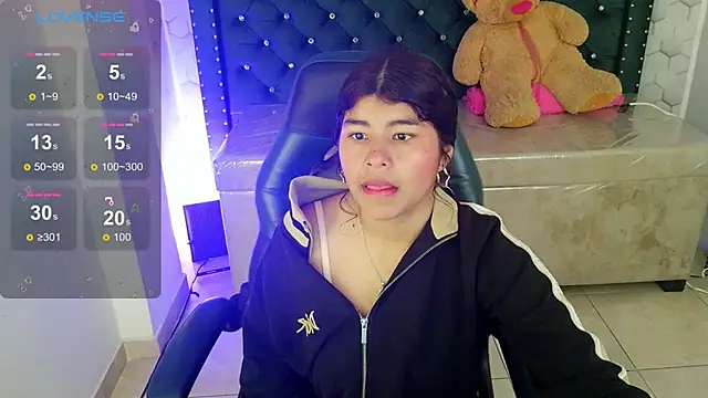 Snapshot of Mia_kittie_m chatting on 05.12.26 Mia kittie m online show from 05.12.26