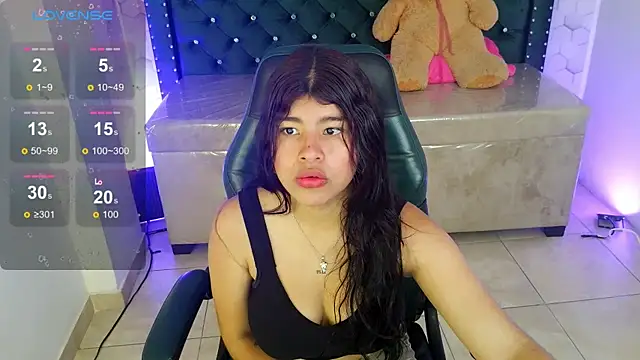 Snapshot of Mia_kittie_m chatting on 05.14.26 Mia kittie m online show from 05.14.26
