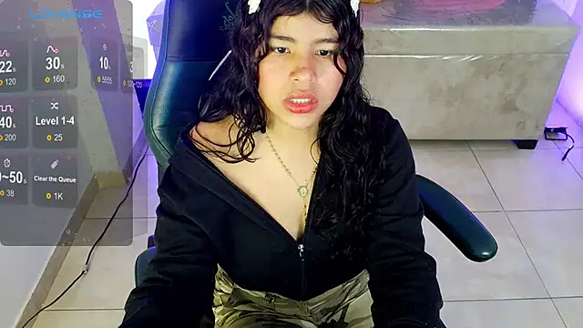 Snapshot of Mia_kittie_m chatting on 05.25.26 Mia kittie m online show from 05.25.26