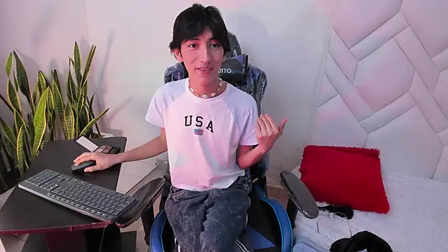 Snapshot of LittlePrince_ chatting on 05.14.26 LittlePrince online show from 05.14.26