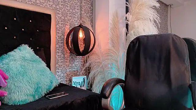 Snapshot of KarolFoxxi__ chatting on 06.20.26 KarolFoxxi online show from 06.20.26
