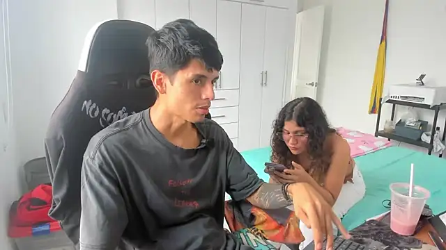 Snapshot of Motasandcalis chatting on 05.18.26 Motasandcalis online show from 05.18.26