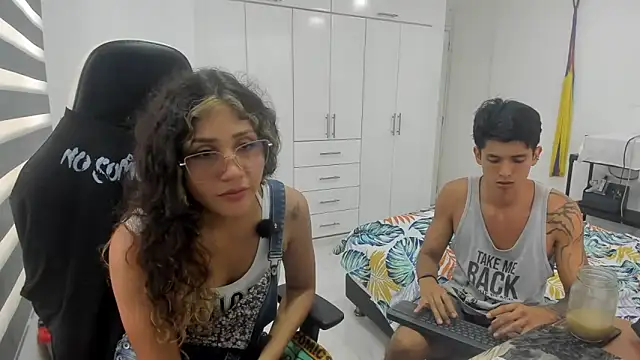 Snapshot of Motasandcalis chatting on 05.23.26 Motasandcalis online show from 05.23.26
