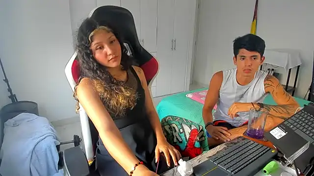 Snapshot of Motasandcalis chatting on 05.28.26 Motasandcalis online show from 05.28.26