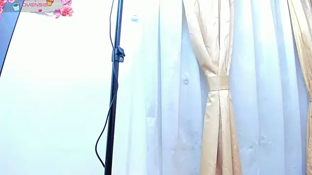 Snapshot of mia18___ chatting on 05.19.26 mia18 online show from 05.19.26
