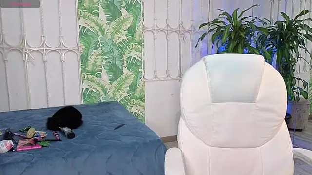 Snapshot of baby_julieta00 chatting on 06.26.26 baby julieta00 online show from 06.26.26