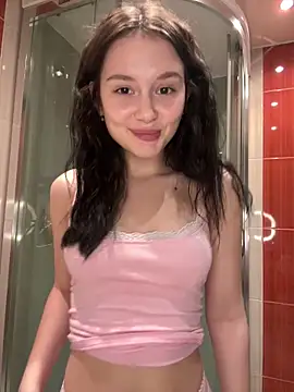 Snapshot of EvaHearts chatting on 05.16.26 EvaHearts online show from 05.16.26