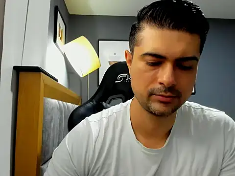 Snapshot of ZEI-001 chatting on 05.19.26 ZEI-001 online show from 05.19.26