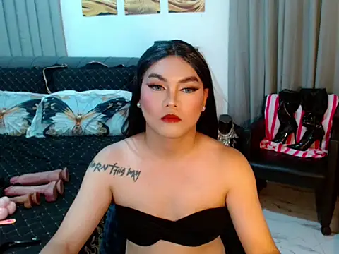 Snapshot of RoyalSeductress chatting on 05.12.26 RoyalSeductress online show from 05.12.26