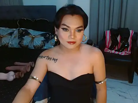 Snapshot of RoyalSeductress chatting on 05.18.26 RoyalSeductress online show from 05.18.26