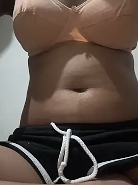 Snapshot of sexyy_nehaa chatting on 05.24.26 sexyy nehaa online show from 05.24.26