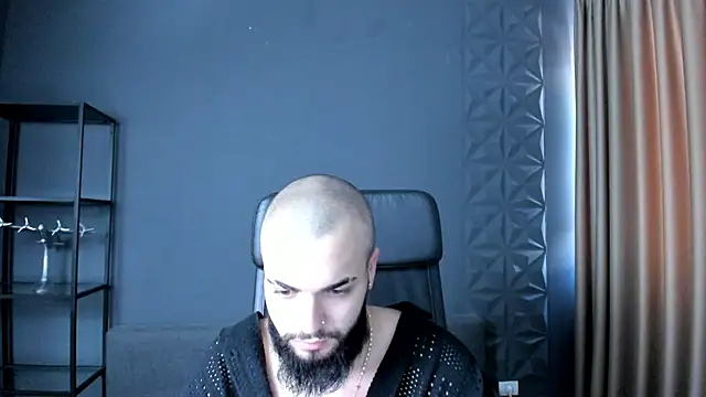 Snapshot of OscarWillss chatting on 05.28.26 OscarWillss online show from 05.28.26