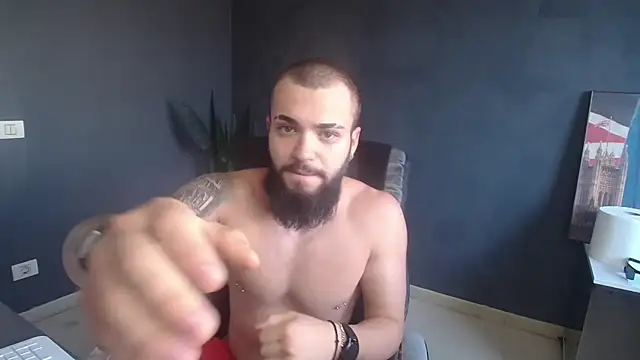 Snapshot of OscarWillss chatting on 06.25.26 OscarWillss online show from 06.25.26
