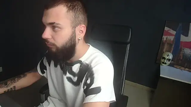 Snapshot of OscarWillss chatting on 07.08.26 OscarWillss online show from 07.08.26