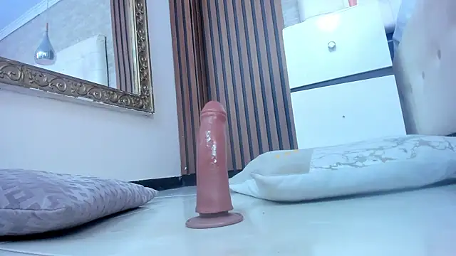 SaritaaHot online show from 05.26.26
