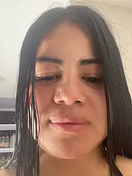 Snapshot of zoe_martinez chatting on 05.25.26 zoe martinez online show from 05.25.26