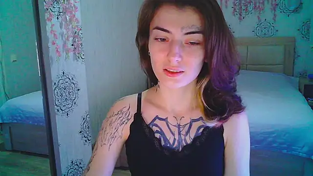 Snapshot of HarrisLola chatting on 05.24.26 HarrisLola online show from 05.24.26