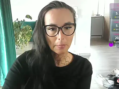 Snapshot of tattooedKika chatting on 05.11.26 tattooedKika online show from 05.11.26