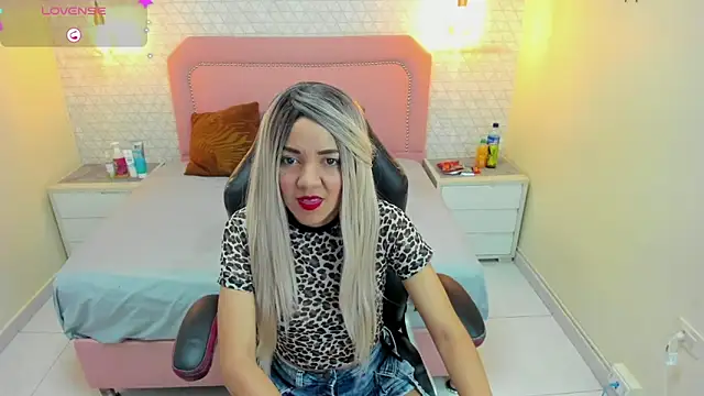 Snapshot of SAMANTHAGREGORY1 chatting on 05.14.26 SAMANTHAGREGORY1 online show from 05.14.26