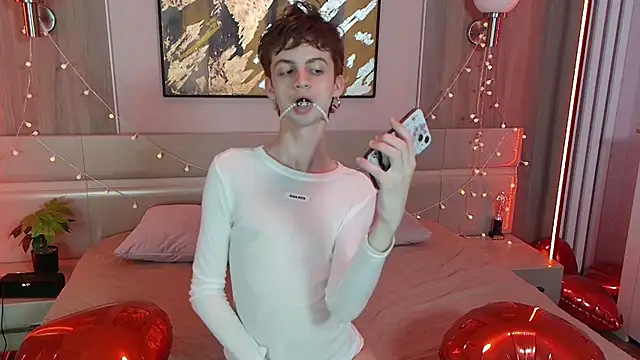 Snapshot of Bimbo_boy_ chatting on 05.19.26 Bimbo boy online show from 05.19.26