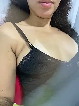 Snapshot of venuseyes25 chatting on 05.17.26 venuseyes25 online show from 05.17.26