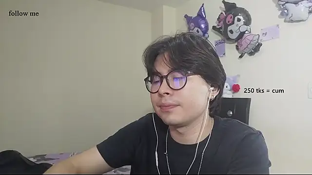 Snapshot of kuromi_boy chatting on 05.22.26 kuromi boy online show from 05.22.26