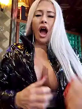 Snapshot of MILFBARBY chatting on 12.27.24 MILFBARBY online show from 12.27.24