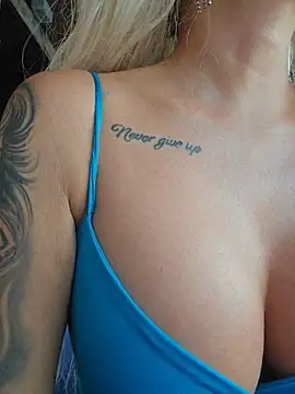 Snapshot of MILFBARBY chatting on 09.16.25 MILFBARBY online show from 09.16.25