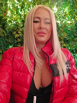 Snapshot of MILFBARBY chatting on 11.09.25 MILFBARBY online show from 11.09.25