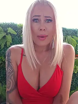 Snapshot of MILFBARBY chatting on 07.12.26 MILFBARBY online show from 07.12.26