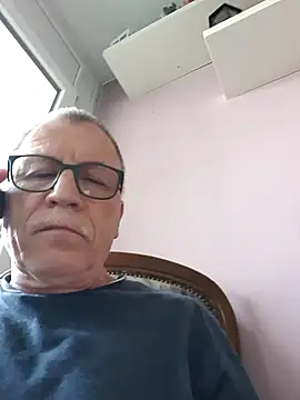 Snapshot of NextAct92 chatting on 06.17.26 NextAct92 online show from 06.17.26