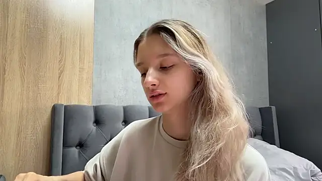 Tiffany Blom online show from 05.13.26