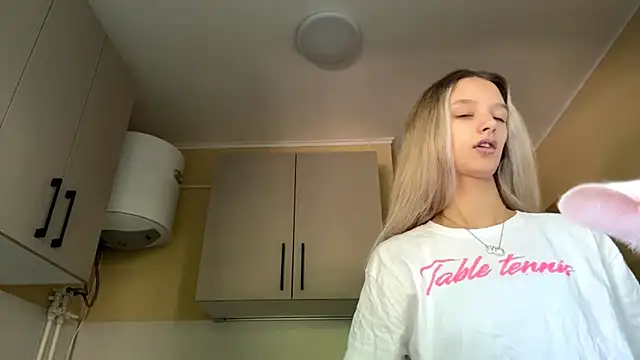 Tiffany Blom online show from 05.25.26