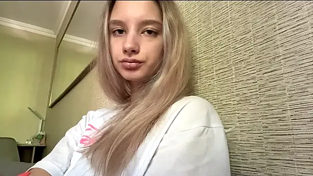 Tiffany Blom online show from 05.26.26