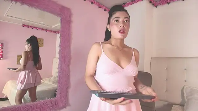 Snapshot of emilly_duque chatting on 07.04.26 emilly duque online show from 07.04.26