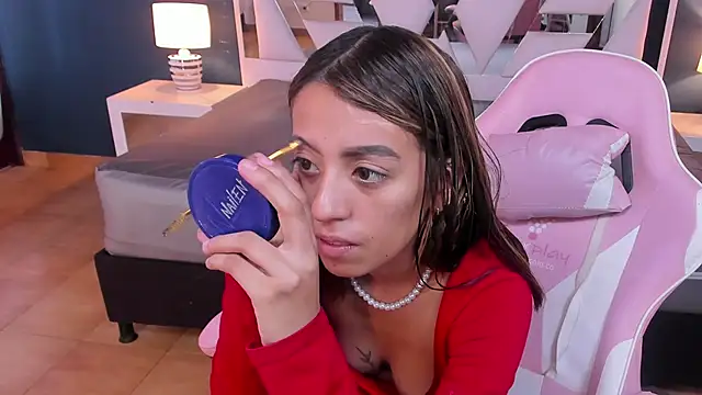 Snapshot of Danna_Petiite chatting on 05.19.26 Danna Petiite online show from 05.19.26