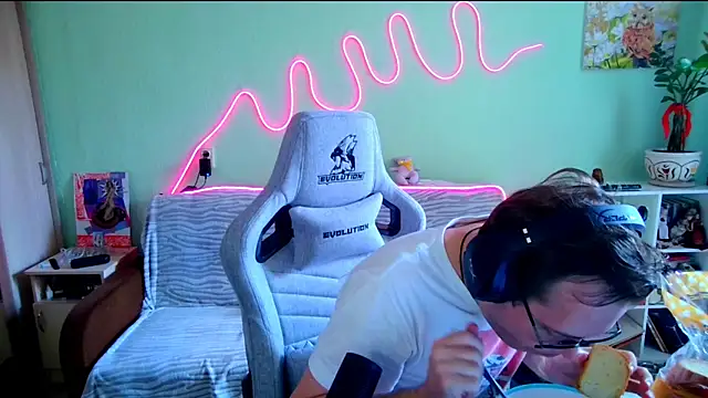 MeLanXolik online show from 05.13.26
