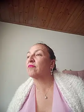 Snapshot of dangerous_milf chatting on 07.15.26 dangerous milf online show from 07.15.26