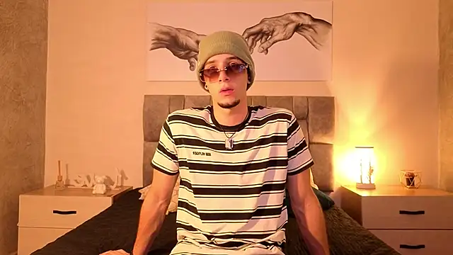 Snapshot of isaacblaze_ chatting on 05.20.26 isaacblaze online show from 05.20.26