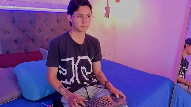 Snapshot of tian_sex chatting on 05.22.26 tian sex online show from 05.22.26