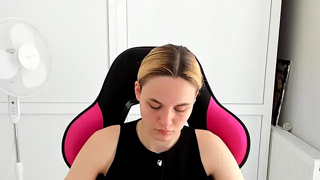 Snapshot of Emma_starrs_ chatting on 05.22.26 Emma starrs online show from 05.22.26