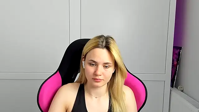 Snapshot of Emma_starrs_ chatting on 05.26.26 Emma starrs online show from 05.26.26