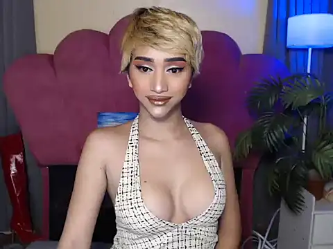 Snapshot of kylie_marie chatting on 05.18.26 kylie marie online show from 05.18.26