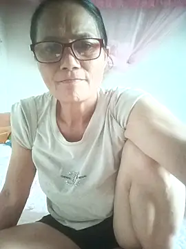 Snapshot of Vieekee chatting on 05.19.26 Vieekee online show from 05.19.26